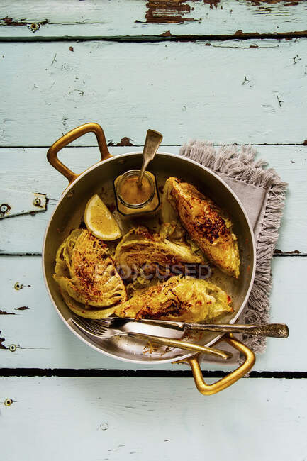 Healthy cabbage baked with mustard sauce — Stock Photo