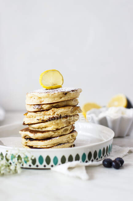 Lemon Ricotta Pancakes in bowl — Stock Photo
