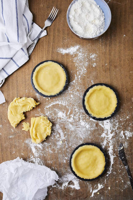 Mini gusci di crostata pronti per la cottura — Foto stock