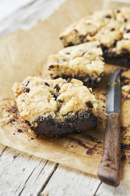 Brookies, brownies con corteza crujiente de galletas - foto de stock