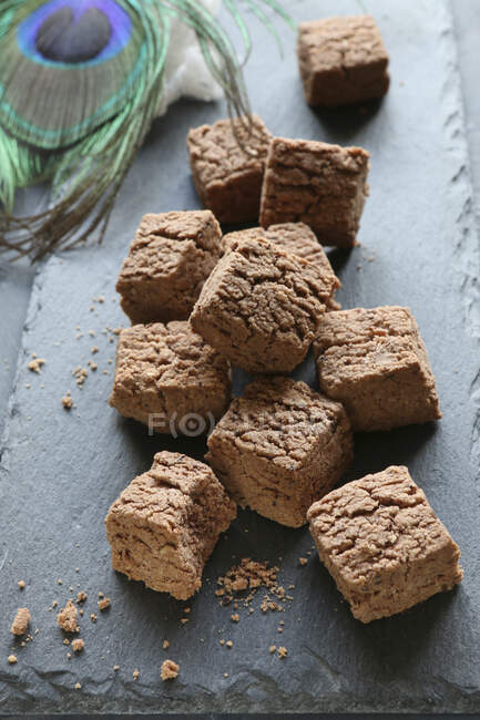 Gluten-free biscuit bites with cocoa and cardamom — Stock Photo