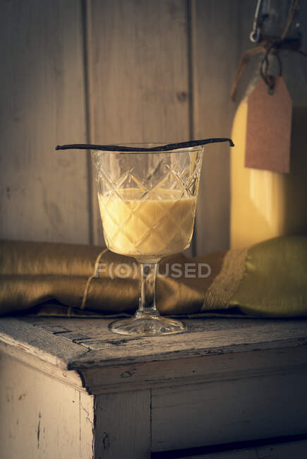 Eggnog with rum and a vanilla pod — Stock Photo