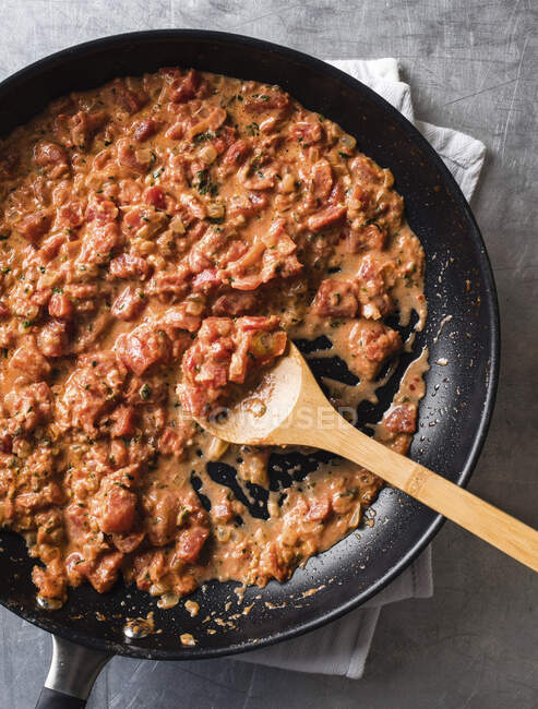 Tomato sauce in a pan — Stock Photo