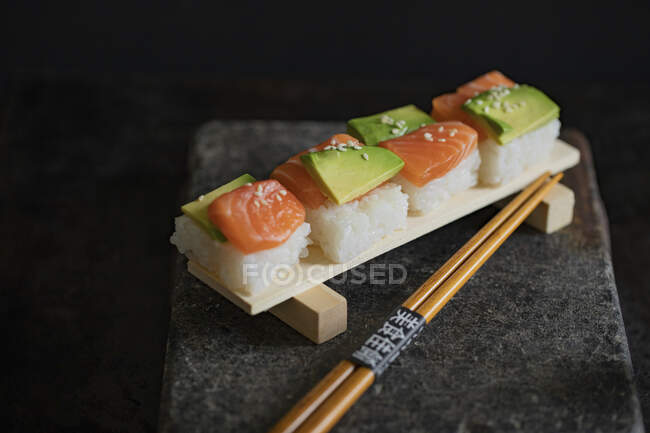 Sushi with salmon and avocado (Japan) — Photo de stock
