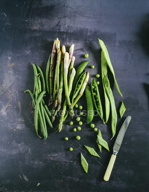 Green beans asparagus peas and flat beans taccole — Fotografia de Stock