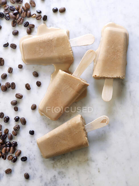 Iced coffee on sticks — Stock Photo