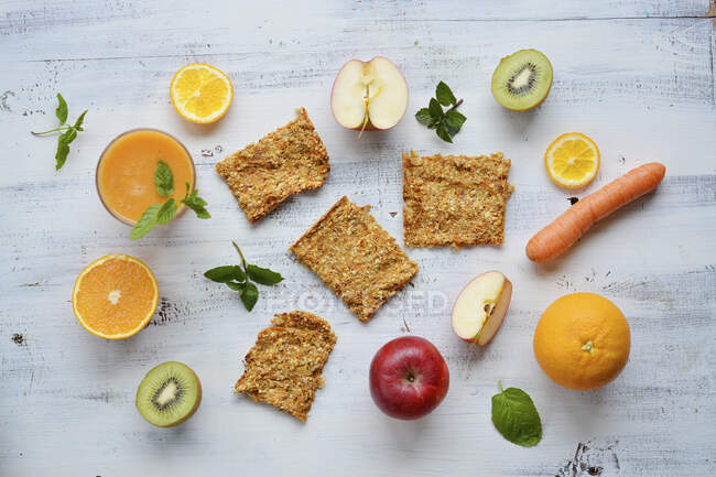 Vegan fruit bread made from pressed fruit — Stock Photo