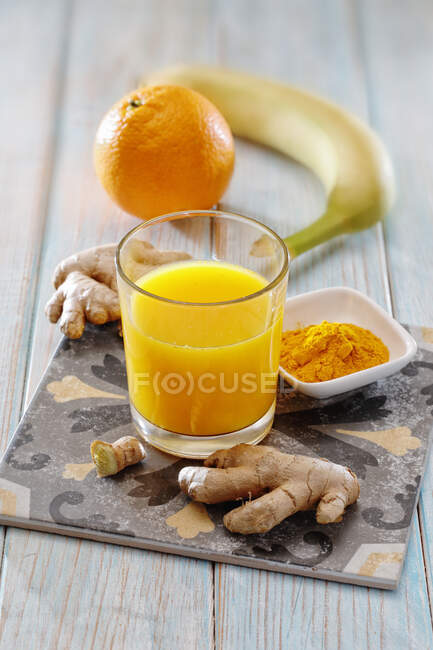 Frullato arancione zenzero con curcuma — Foto stock