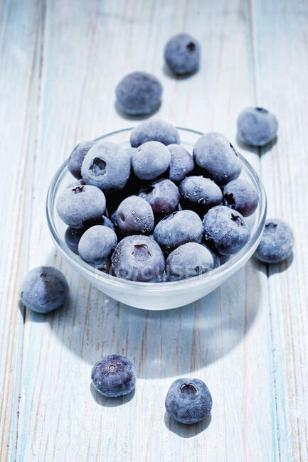 Close-up shot of delicious Frozen blueberries in a glass bowl — Stock Photo