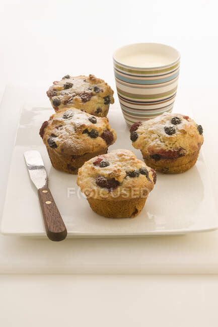 Gros plan de délicieux muffins aux baies — Photo de stock