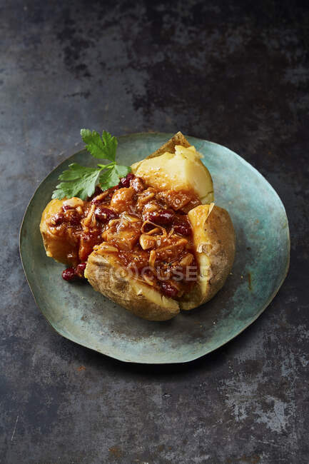 Pulled Jackfruit Chili Baked Potato — Stock Photo