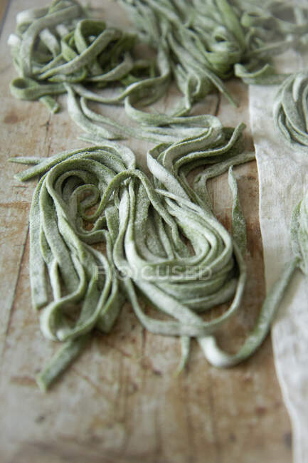 Close-up shot of delicious Homemade stinging nettle tagliatelle — Stock Photo