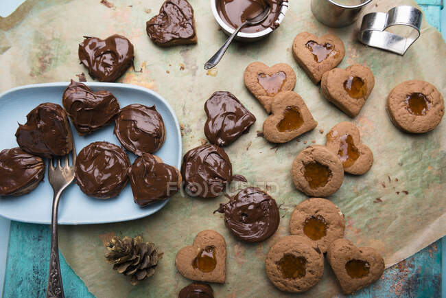Gingerbread cookies with jelly and dark chocolate coating — Stock Photo