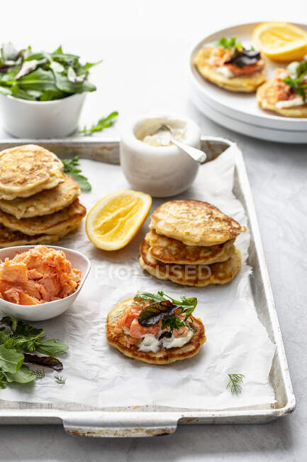 Salmon corn fritters on the table - foto de stock
