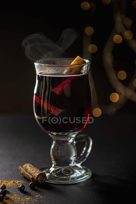 Glass of steming mulled wine with cinnamon — Stock Photo
