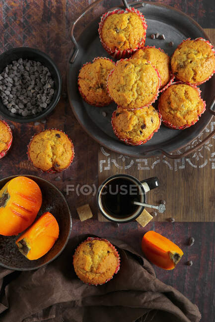 Persimmon muffins with chocolate drops — Foto stock