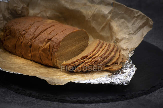 Vegan seitan ham prepared with wheat gluten and chickpea flour, soy sayce and spices — Stock Photo