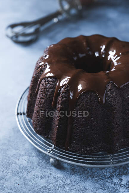 Gluten-free chocolate beetroot cake with chocolate frosting — Stock Photo
