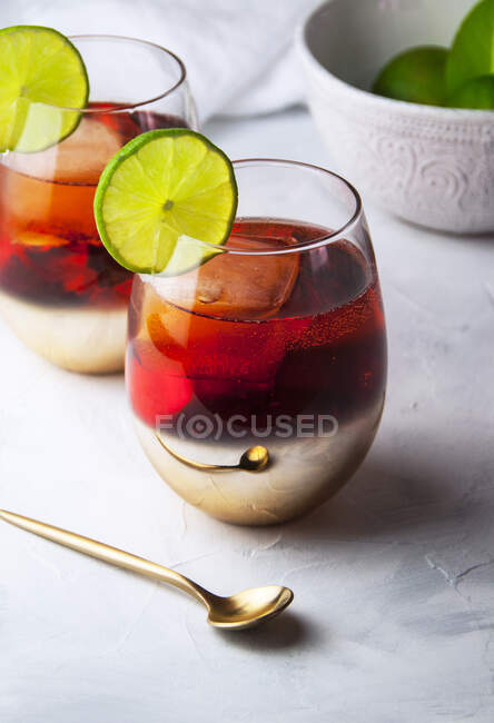 Two glasses of Aperol Spritz cocktails with lime garnish — Stock Photo