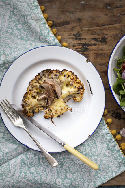 Low carb cauliflower steak with cheese and mushrooms — Stock Photo