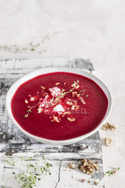 Beetroot cream soup with feta cheese and walnuts — Stock Photo