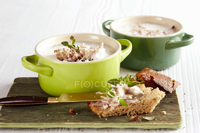 Duck rillette in cocottes — Stock Photo