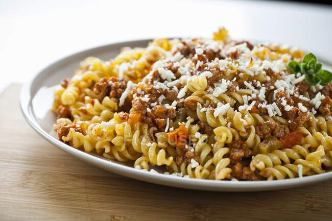 Fusilli with minced meat sauce — Stock Photo