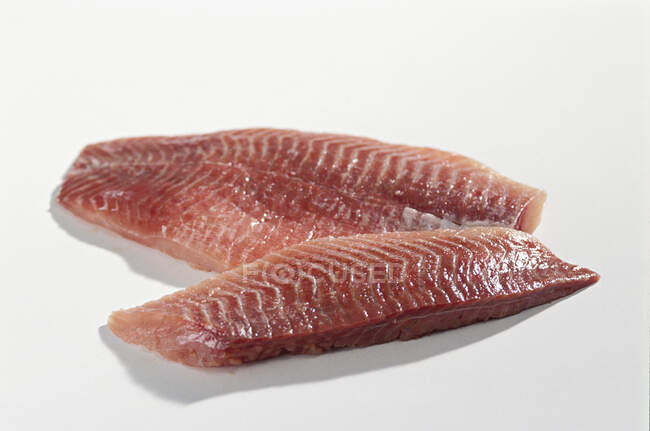 Primo piano di deliziosi due filetti di pesce — Foto stock
