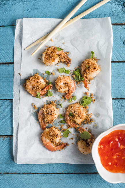 Shrimp marinated in coconut salt — Stock Photo