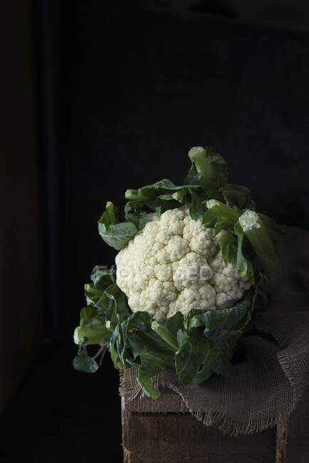 Cauliflower on a linen cloth — Stock Photo