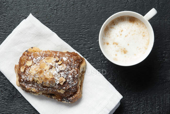 Pâtisserie aux amandes au café — Photo de stock