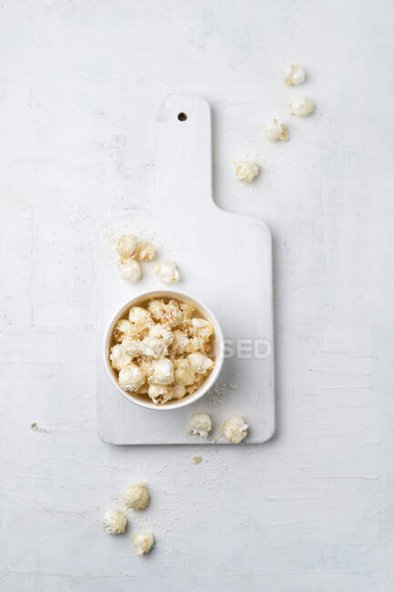 Close-up shot of Coconut popcorn - foto de stock