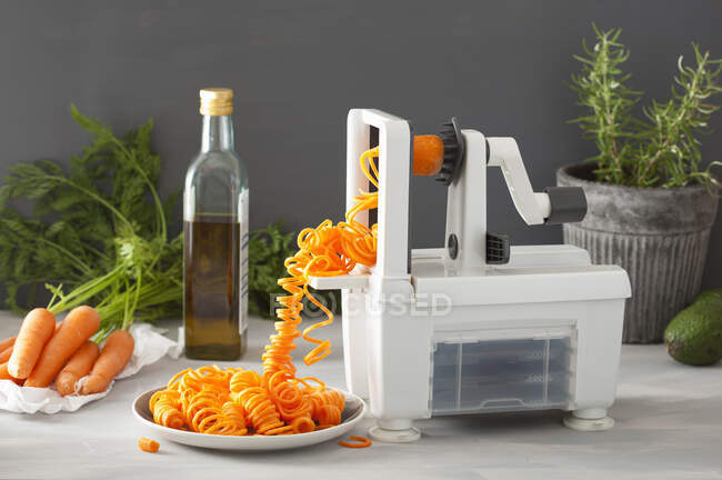 Kitchen utensils and vegetables on table — Stock Photo