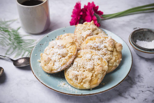 Vegan crumble pastries filled with custard — Stock Photo