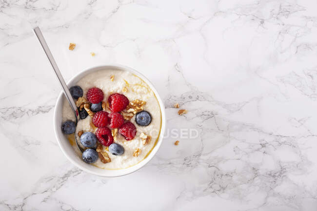 Keto muesli with berries and nuts in bowl with spoon — Stock Photo