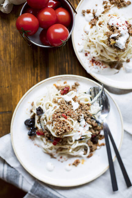 Minced Meat Pasta with Eggplant and Yogurt — Foto stock