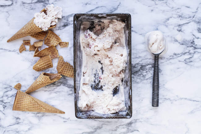 Homemade strawberry ice cream and broken cones — Stock Photo