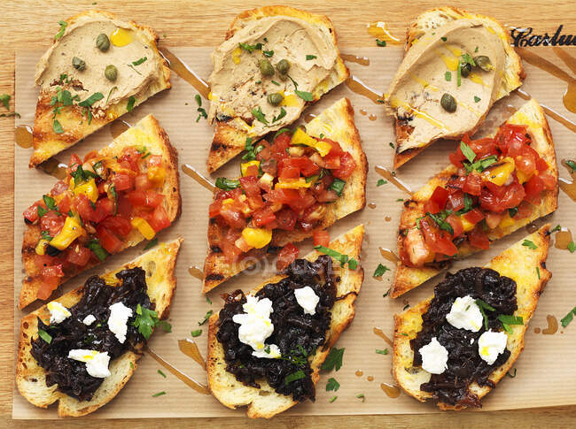 Bruschetta's with tuna, tomatoes and tapenade, top view — Stock Photo