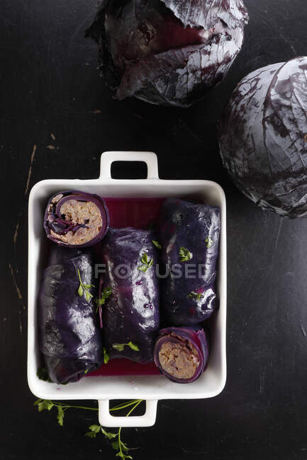Minced meat wrapped in red cabbage — Stock Photo