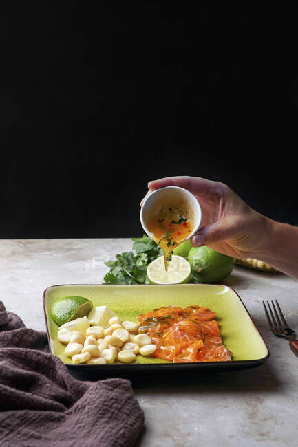 Tiradito Peruvian Sashimi drizzled with lime sauce — Stock Photo