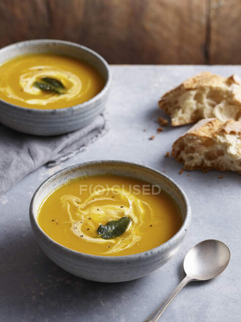 Суп из сквоша с маслом, крупный план — стоковое фото
