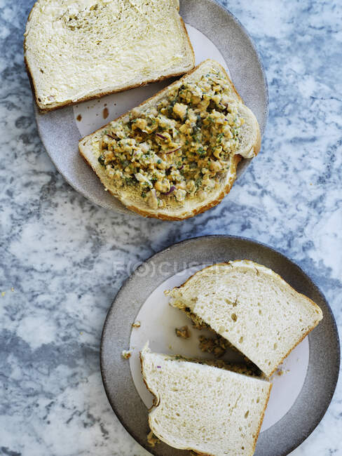 Vegan chuna mayo sandwich - 'tuna' mayo (chickpea mayo sandwich filler) — Stock Photo