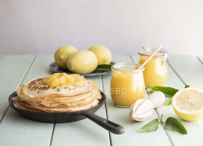 Frittelle con cagliata di limone — Foto stock