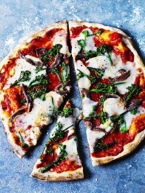 Broccoli and anchovies pizza — Stock Photo