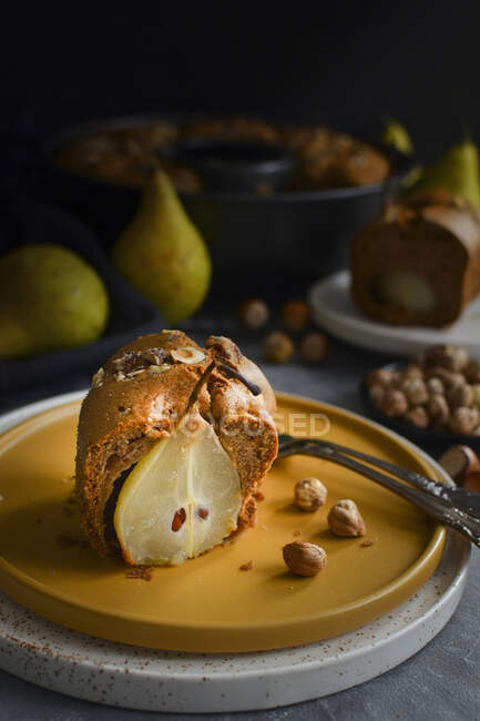 Cake with whole pears — Stock Photo