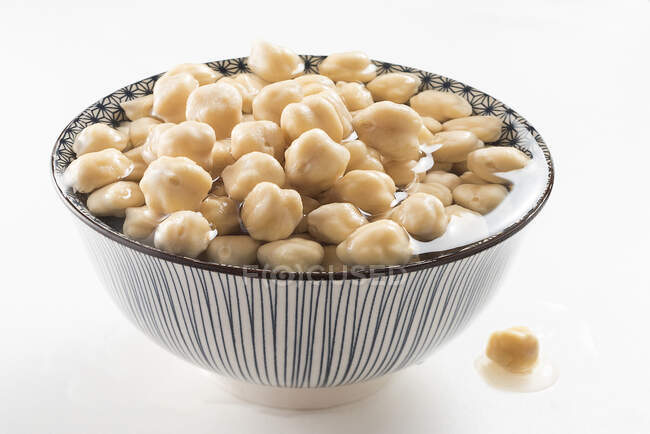 Rehydrated chickpeas in a ceramic bowl — Stock Photo