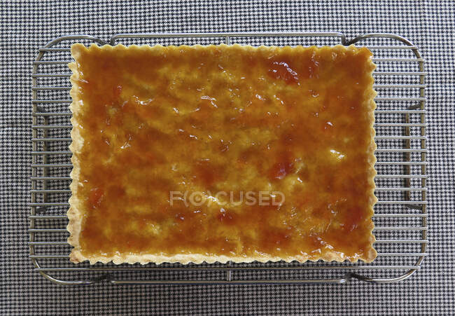 Tarta de mermelada de albaricoque vista superior - foto de stock