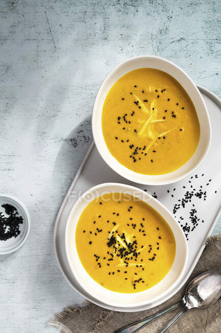 Vegan ginger soup with black sesam — Stock Photo