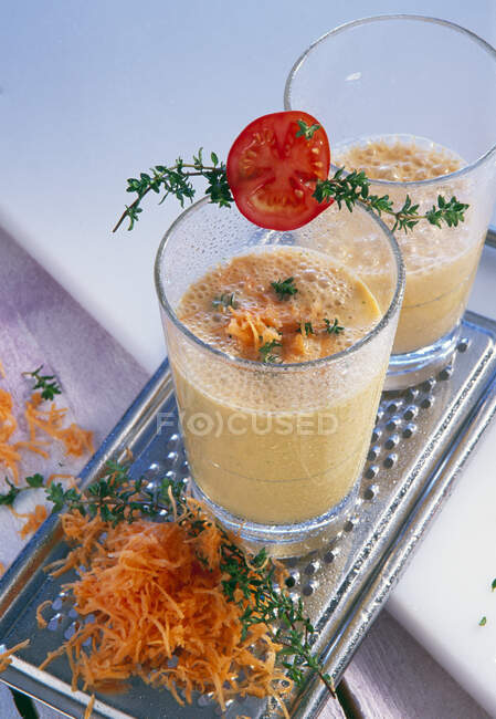 Savory kefir smoothie, fresh herbs and carrots — Stock Photo