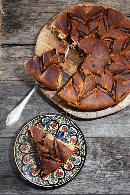 Close-up shot of delicious Yeast cake with chocolate — Stock Photo